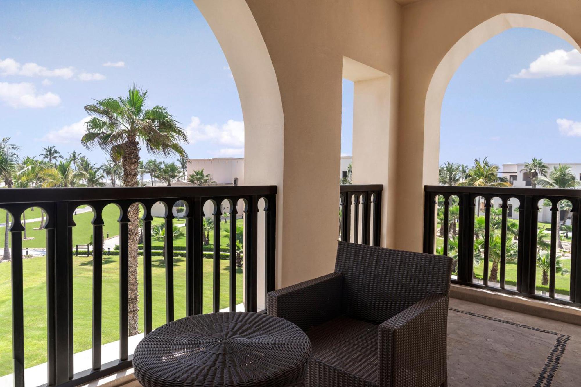 Spacious Family Ocean Room – King Bed Aqua Park Access